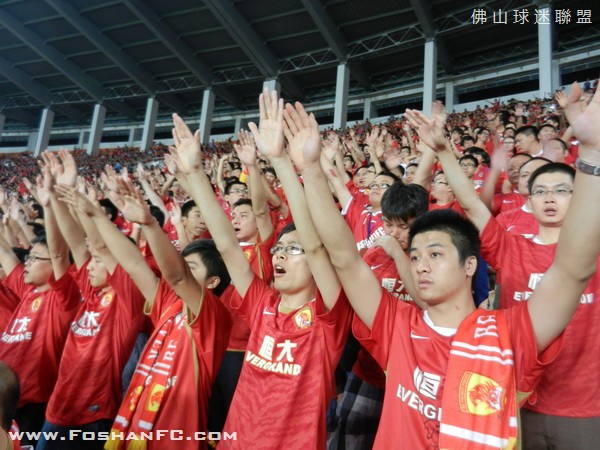 佛山球迷联盟直击广州恒大从回榜首 - 足球爱好